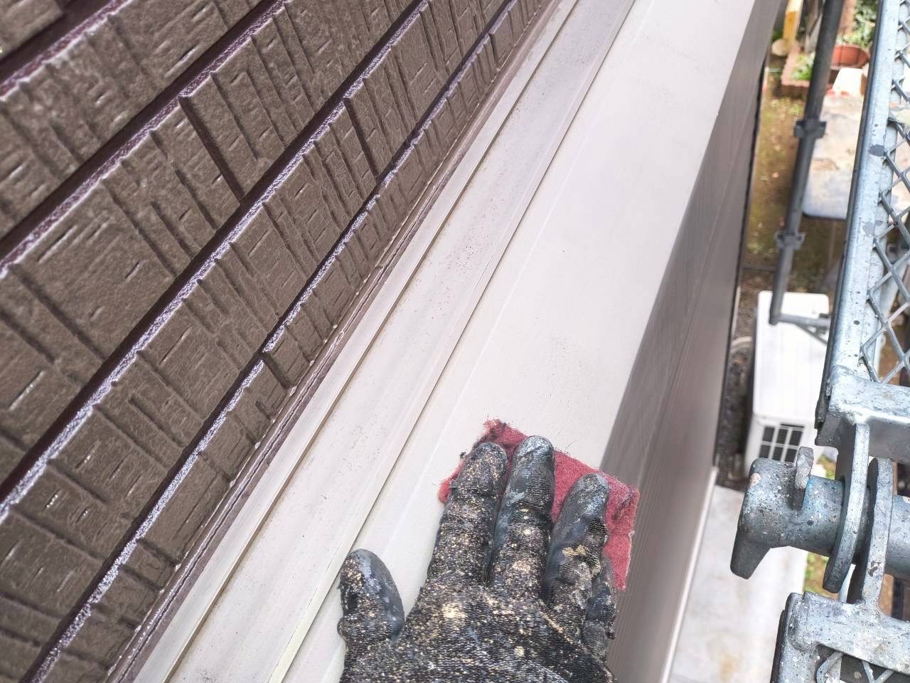 シャッターボックスをケレンして下地作り